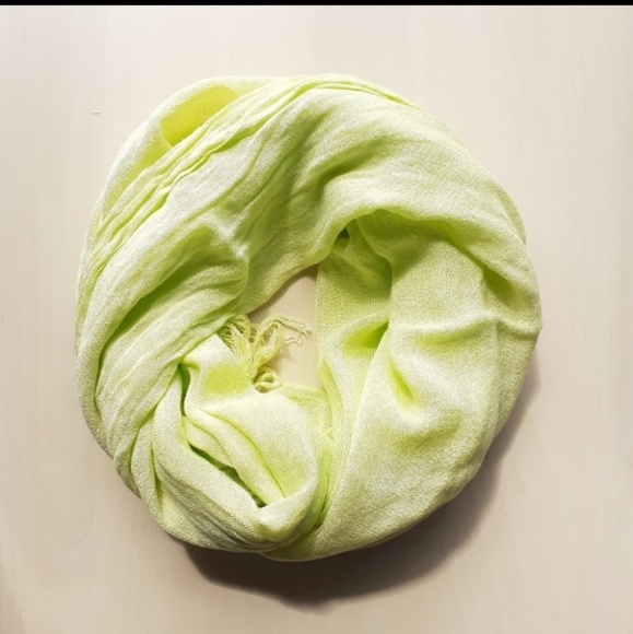 4 Scarfs! - Picture 4 of 8